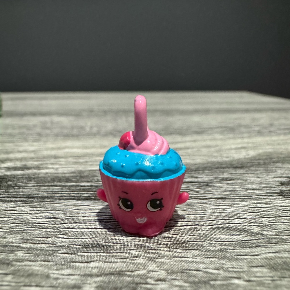 Shopkins | Charms: Cupcake Chic (5-111) - Collectible Mini Figure